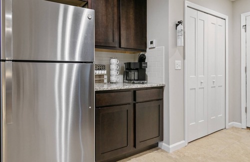 Middleburg Apartment | Retreat at the Ravines |King Studio |Full Kitchen |Dogs Ok |Screened Porch |Wooded Views |Quiet