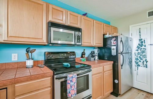 Terramar Beach House | Retreat at the West End 3/2. SLEEPS up to 6! Five mins walk to beach!