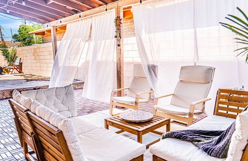 Midway Apartment | Retreat at your bright & breezy guest suite