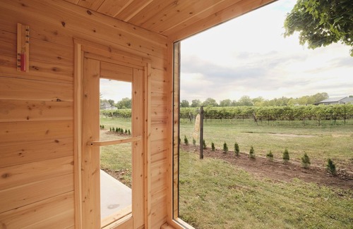 St. Davids House | Retreat by the Vineyard |Panoramic Sauna |Hot Tub |EV Charger