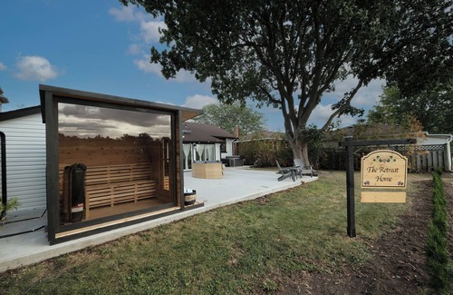 St. Davids House | Retreat by the Vineyard |Panoramic Sauna |Hot Tub |EV Charger