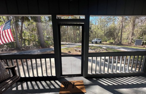 Inglis Cabin | Retreat cabin on Florida’s nature coast 10 mins from Crystal river florida
