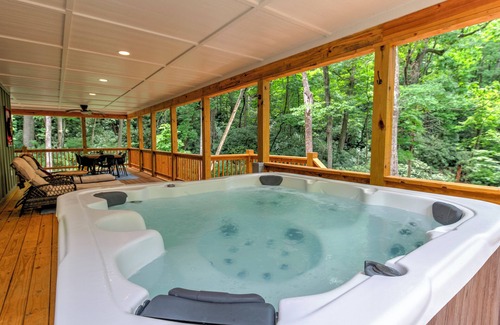 Old Fort Cabin | Retreat - Creek, Sliding Rock, Waterfalls, Fishing, Hiking, Hot Tub, Fire Pit