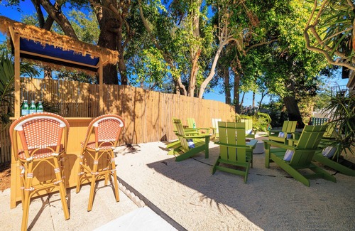 Seminole House | Retreat~HEATED Pool~SECRET Gameroom~Minigolf~Hottub~