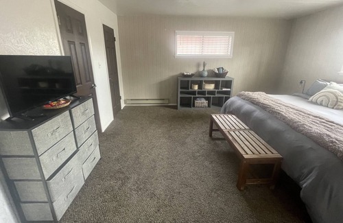 Dalton Ranch House | Retreat House Next to Hot Springs for 16+ Psilocybin Experience Friendly