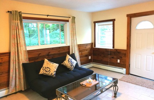 Niantic House | Retreat in beach community, 1 Br/2 Bath, Laundry, Sleeps up to 3, Walk to Beach