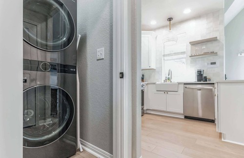 Bouldin House | Retreat in Bouldin Creek | Walkable to restaurants