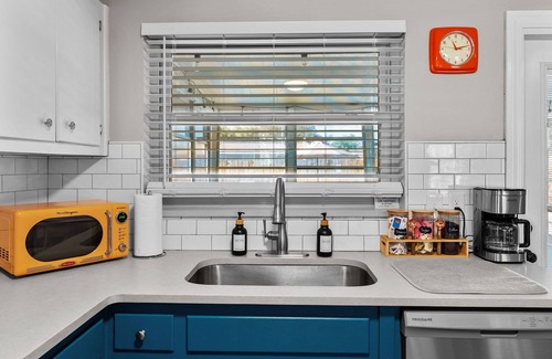 South Pinellas Community Council House | Retreat in St. Pete w/Pool - 5 mins to beach!