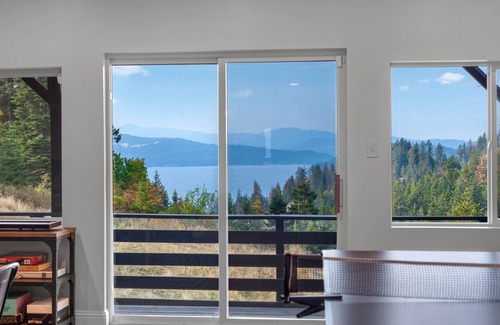 Coeur d'Alene House | Retreat Near Golf-Town w/Views | 4000 sqft | Fire Table | Game Rooms | 4-acres