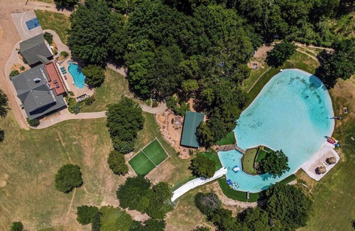 Oak Leaf House | Retreat Oak Leaf | A Retreat DFW Experience