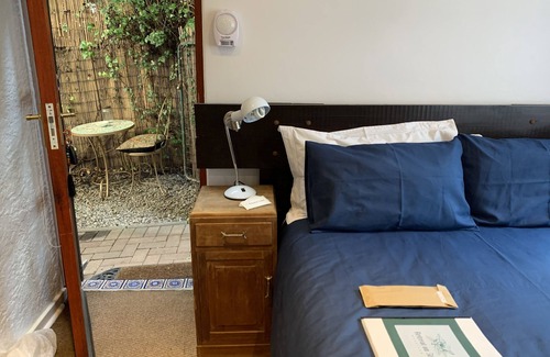 Greater Johannesburg Metropolitan Area Cottage | Retreat on 5th - the quiet side of Melville