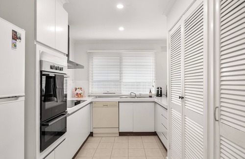 Ventnor House | Retreat on Red Rocks, close to beaches, GP track and Penguins.