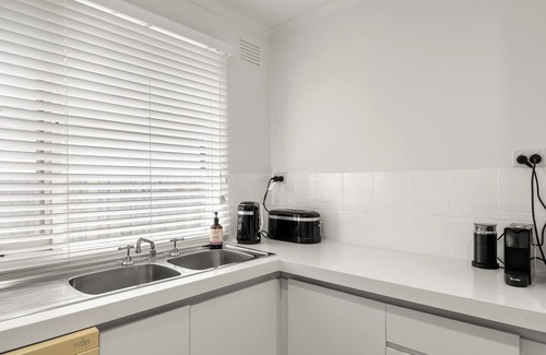 Ventnor House | Retreat on Red Rocks, close to beaches, GP track and Penguins.