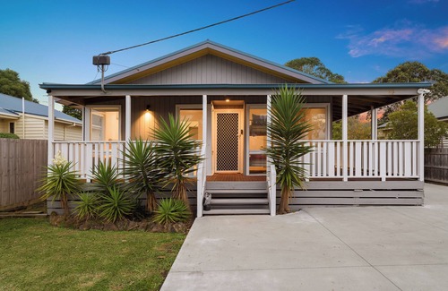 Ventnor House | Retreat on Red Rocks, close to beaches, GP track and Penguins.