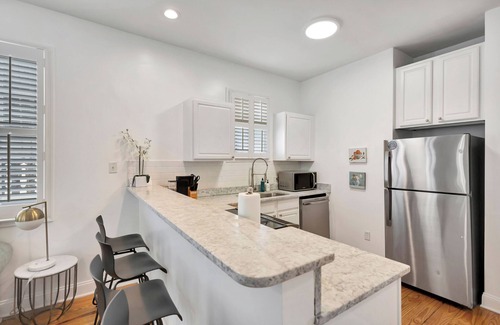 Cannonborough Elliotborough Apartment | Retreat on Spring, Unit B