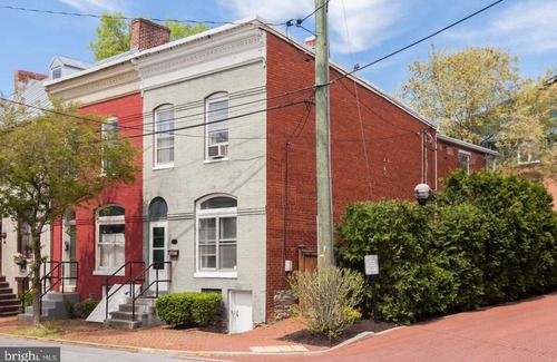 Downtown House | RETREAT on the CREEK - Businees Travelor or Weekend Getaway. HISTORIC DISTRICT.