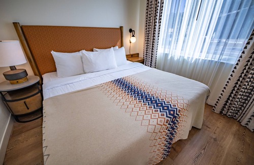 Mammoth Lakes Hotel | Retreat Steps From Devils Postpile & Trails Near Mammoth Mountain Skiing