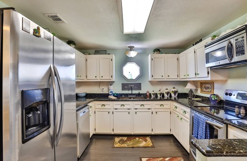 Port Bolivar House | Retreat | Steps to Beach | Firepit | Family Fun
