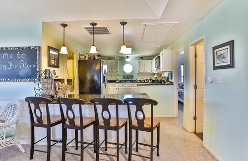 Port Bolivar House | Retreat | Steps to Beach | Firepit | Family Fun