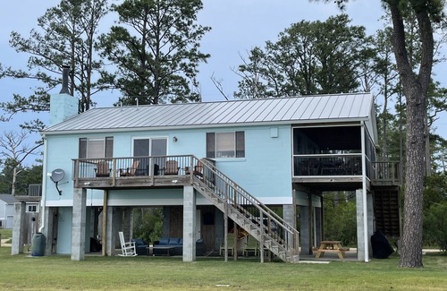 Dutton Cottage | Retreat to a quiet, waterfront getaway!