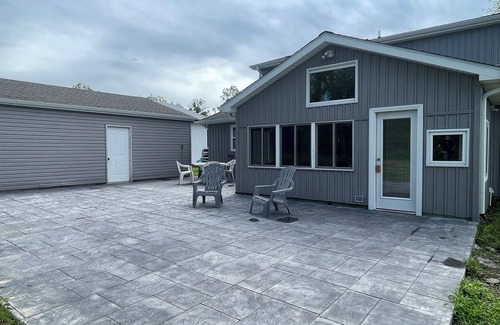 Gilbertsville House | Retreat to the Lake – Spacious 4BR Near The Moors Marina