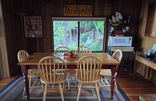 Mi-Wuk Village Cabin | Retreat to this 4/2 Mi-Wuk Village Residence Awesome Window Views