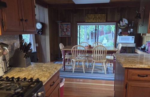 Mi-Wuk Village Cabin | Retreat to this 4/2 Mi-Wuk Village Residence Awesome Window Views