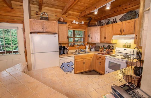 Boone Cabin | Retreat with River Access & Mountain Views