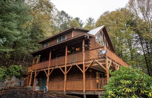 Boone Cabin | Retreat with River Access & Mountain Views