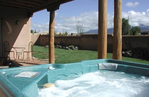 El Prado House | Retreat with Sweeping Mountain & Sunset Mesa Views -Private Hot Tub