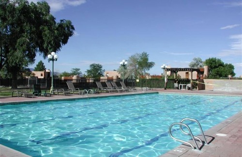 El Prado House | Retreat with Sweeping Mountain & Sunset Mesa Views -Private Hot Tub