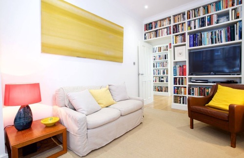 St. Mary's Park Apartment | Retro apartment moments from Battersea Park