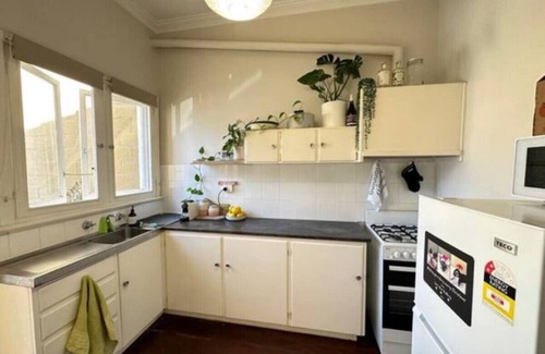 Fremantle Apartment | Retro Apt meters from Bathers Beach