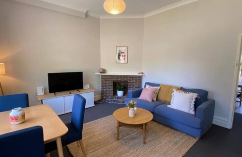 Fremantle Apartment | Retro Apt meters from Bathers Beach