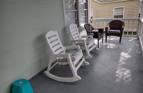 North Carolina Coast Cottage | Retro beach cottage w/modern touch - in the heart of Carolina Beach