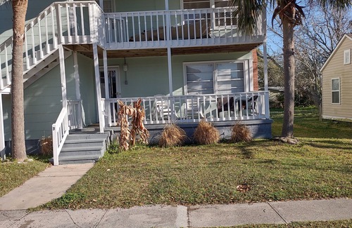North Carolina Coast Cottage | Retro beach cottage w/modern touch - in the heart of Carolina Beach