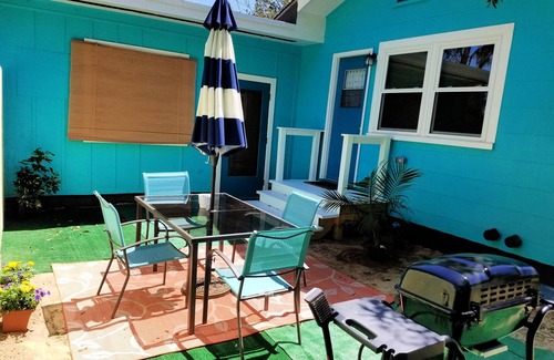 Pensacola House | Retro Bungalow Near NAS. Military Discount