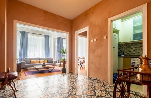 Moda Apartment | Retro Charming Flat 1 min to Central in Kadikoy