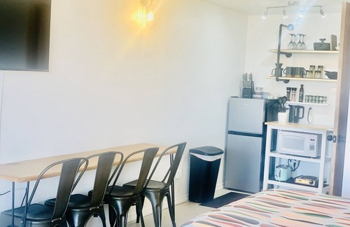 Panguitch Apartment | Retro Chic Bryce Canyon (KITCHENETTE/DOG FRIENDLY)