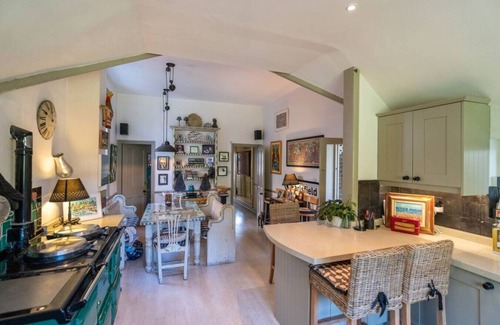 Wandsworth House | Retro-Chic Oasis in London