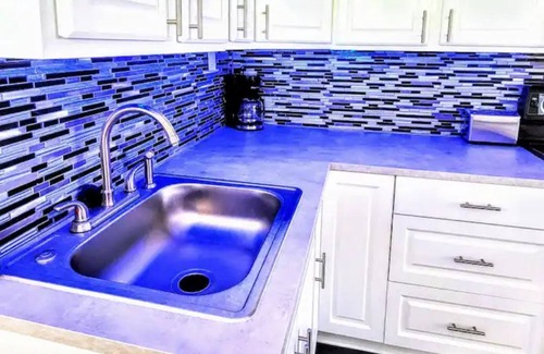 Wilton Manors Cottage | Retro Cottage - Short Walk to Wilton Dr. ,WIFI, Free Parking