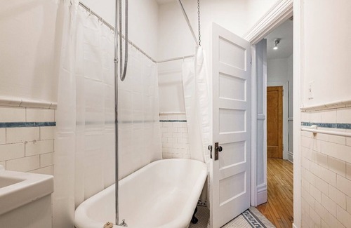 Shaughnessy Village Apartment | Retro&Cozy Stay Downtown Montreal💛