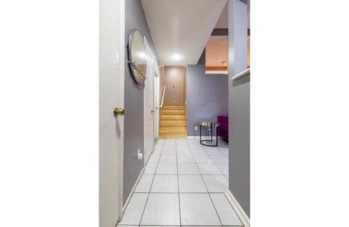 Sylmar House | Retro eclectic 3 bedroom townhouse- content heaven