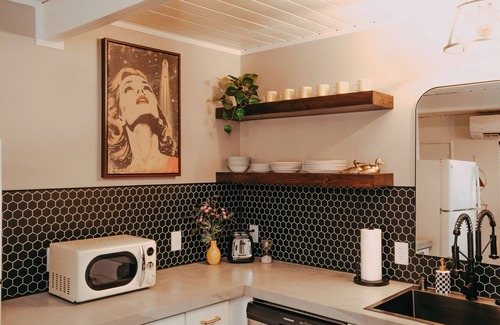 West Sacramento House | Retro Fun w/Sauna, Cold Plunge, & Game Room Near Stadiums and Downtown!