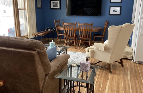 Green Bay House | Retro House/Titletown/Lambeau area