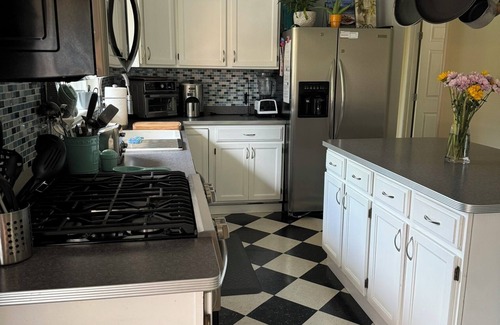 Littleton House | Retro modern house with Pool, AC, great patio, stocked kitchen - No cleaning fee
