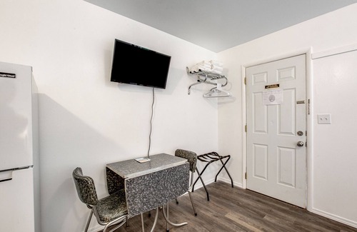 Nahcotta House | Retro motel suite near the bayshore with firepit & WiFi