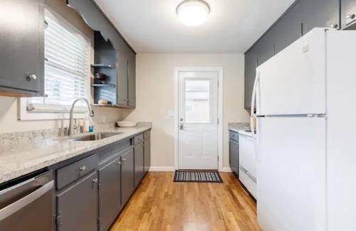 Travelers Rest House | Retro-Reno 3br 2ba perfect 4 R&R in the ❤️ of TR!