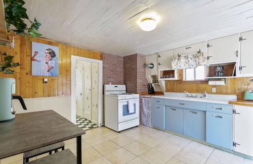 Golden House | Retro Retreat-Creekside in Downtown Golden