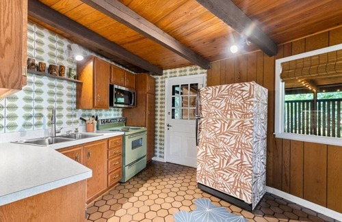 Mount Holly House | Retro Retreat w/Beaches, Pool + Tennis + Firepit